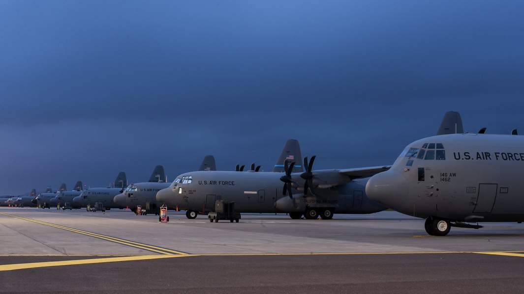 Самолет C-130 Hercules ВВС США на авиабазе Рамштайн, Германия