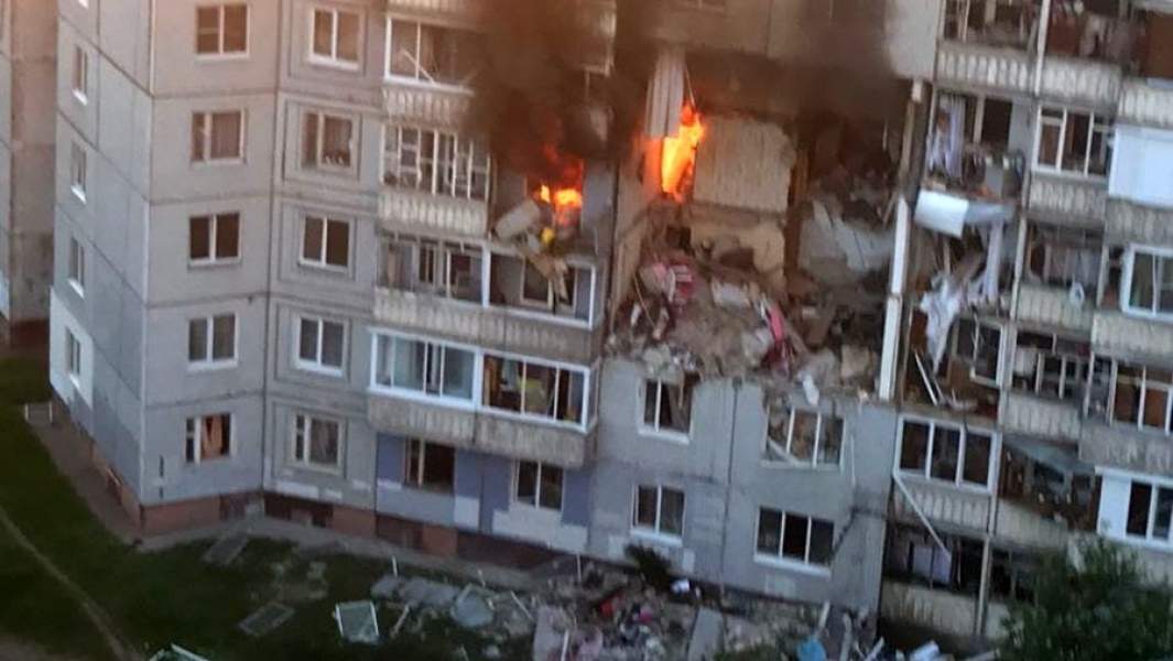 На месте взрыва газа с возгоранием в квартире в жилом доме на улице Батова в Ярославле