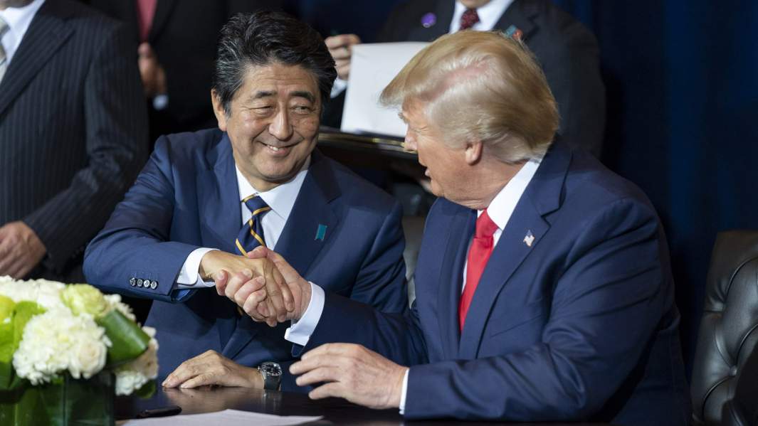 Абэ не так: кто сменит досрочно ушедшего с поста премьера Японии