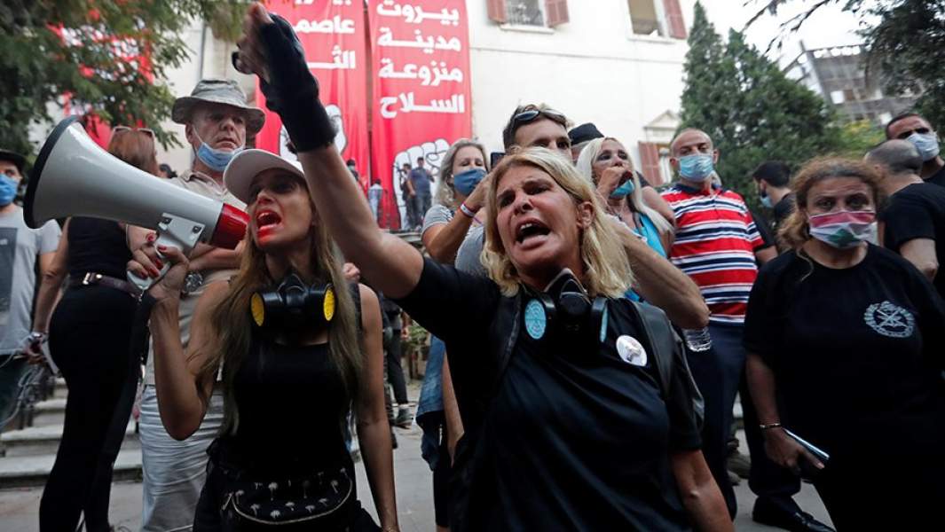 Протестующие на улицах Бейрута 