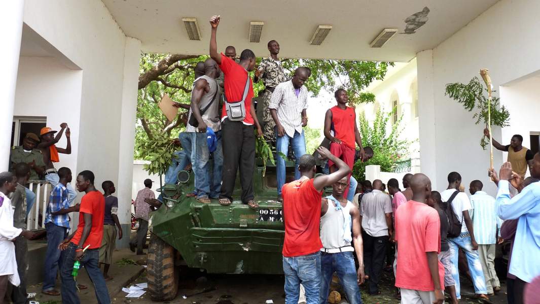 протесты мапли