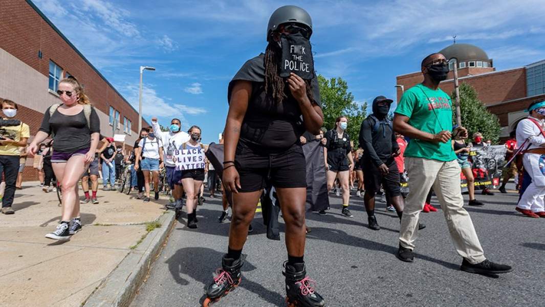 Бессмысленные и беспощадные: как бунты влияют на президентскую кампанию в США