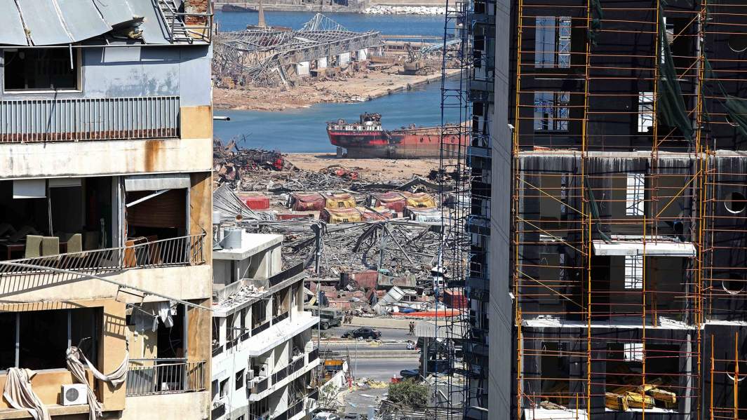 Боли не менее: жители Бейрута вышли расчищать город от завалов