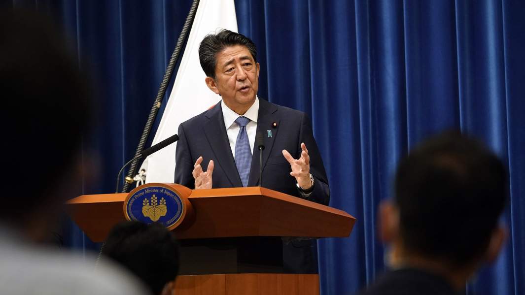 Абэ не так: кто сменит досрочно ушедшего с поста премьера Японии