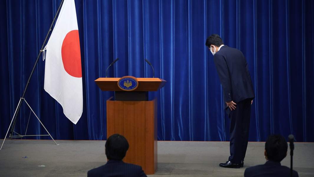 Абэ не так: кто сменит досрочно ушедшего с поста премьера Японии