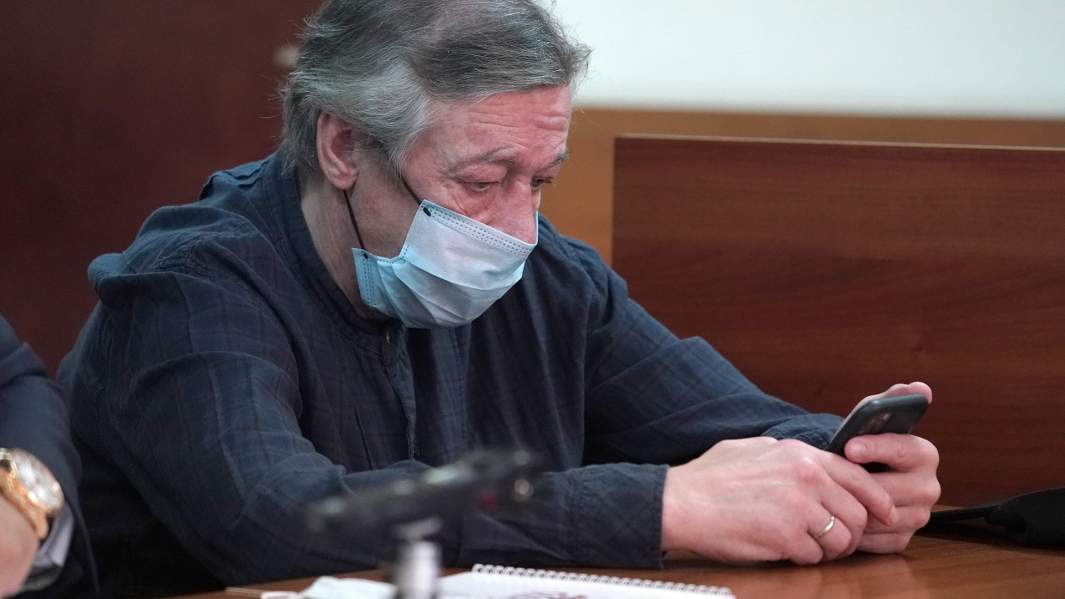 Актер Михаил Ефремов в Пресненском суде города Москвы во время слушаний по делу о ДТП со смертельным исходом