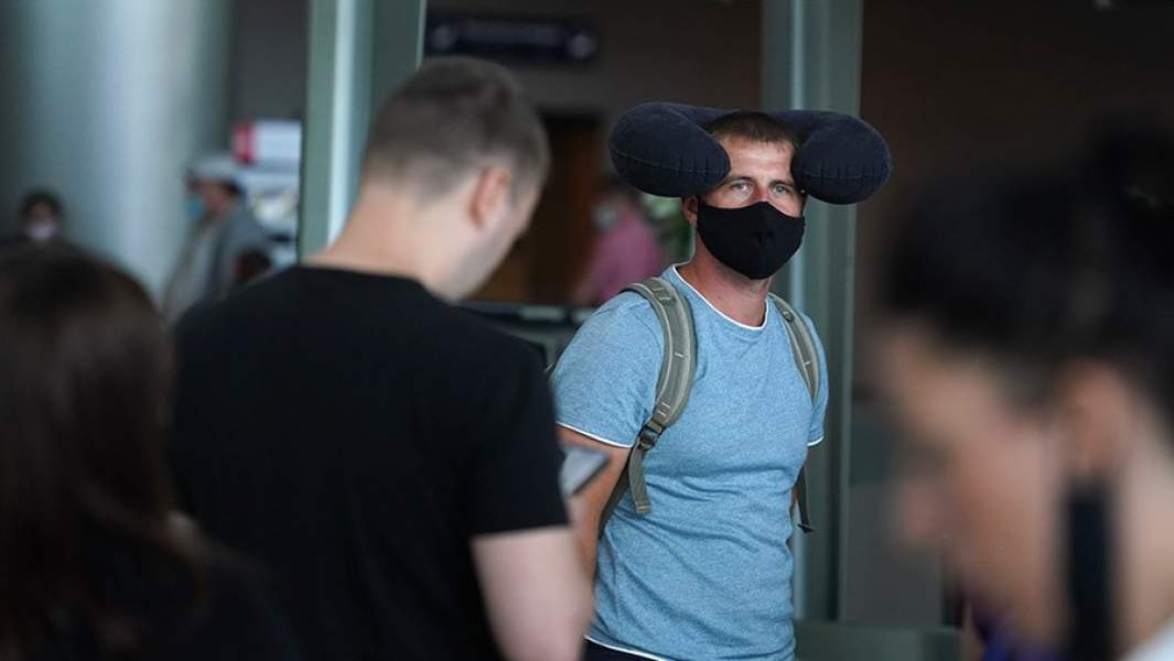 Мужчина в маске