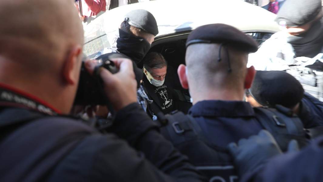 Актер Михаил Ефремов прибыл в Пресненский суд, где продолжается рассмотрение дела о ДТП со смертельным исходом