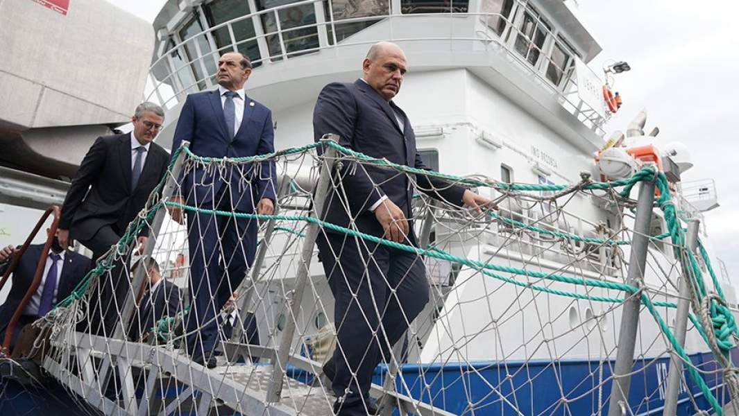 Председатель правительства РФ Михаил Мишустин во время посещения Рыболовецкого колхоза имени В. И. Ленина в Петропавловске-Камчатском