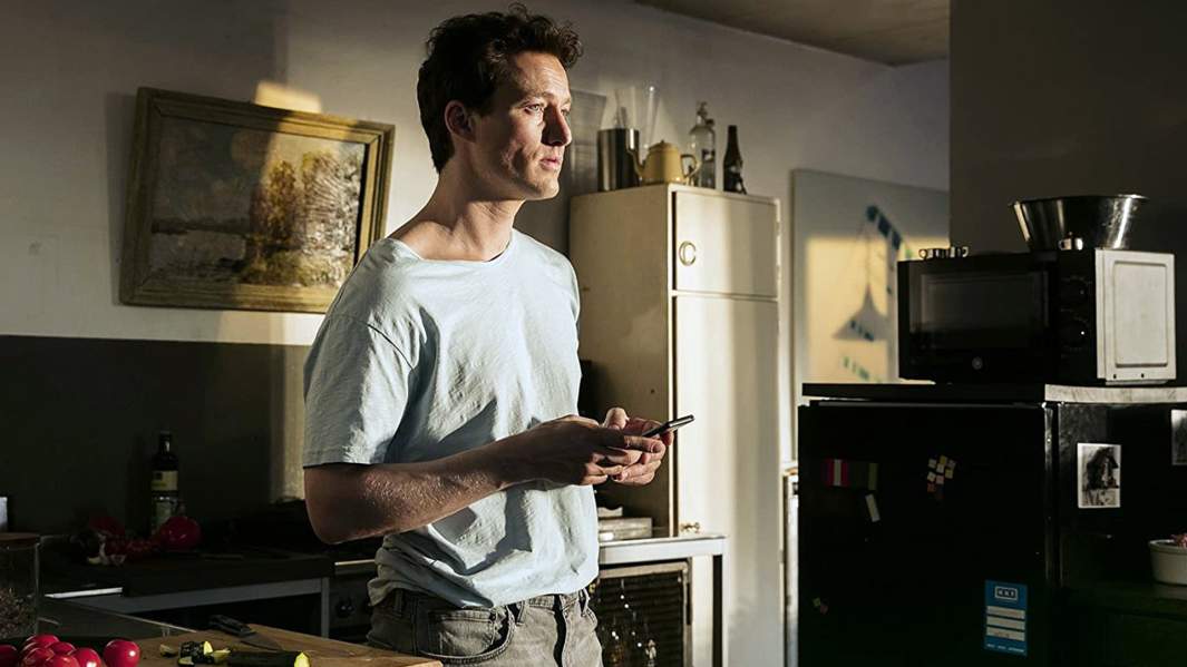 Кадр из фильма «Любовь между строк»