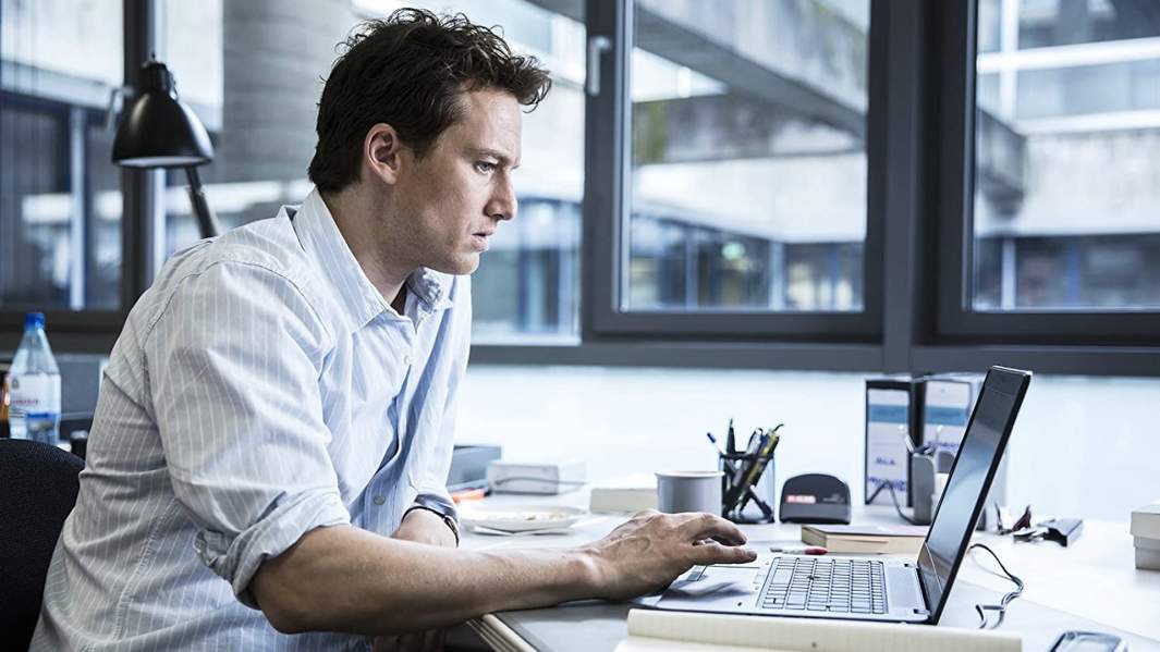 Кадр из фильма «Любовь между строк»