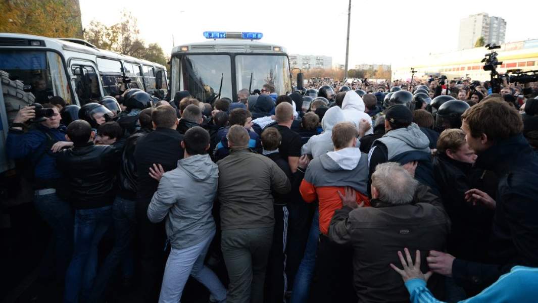 Стрельба в бирюлево западное сегодня. Беспорядки в Бирюлево 2013. Беспорядки в Западном Бирюлёво. Массовые беспорядки в Москве.