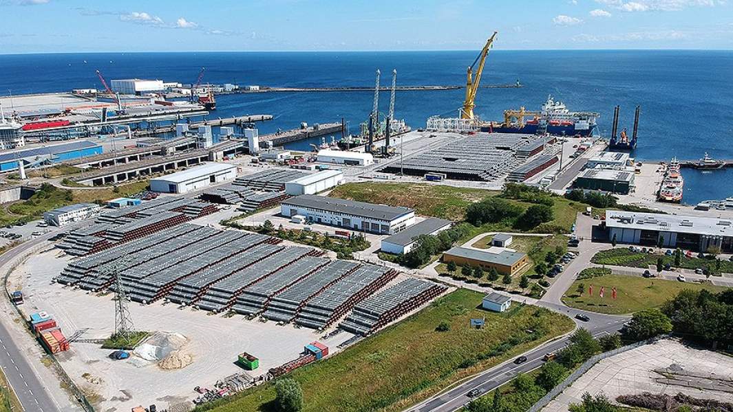 Российское краново-монтажное трубоукладочное судно «Академик Черский»