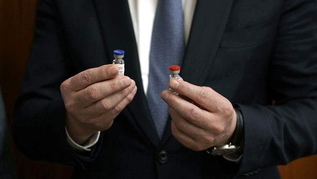 Представление ампул вакцины против новой коронавирусной инфекции, впервые в мире зарегистрированой в России 11 августа