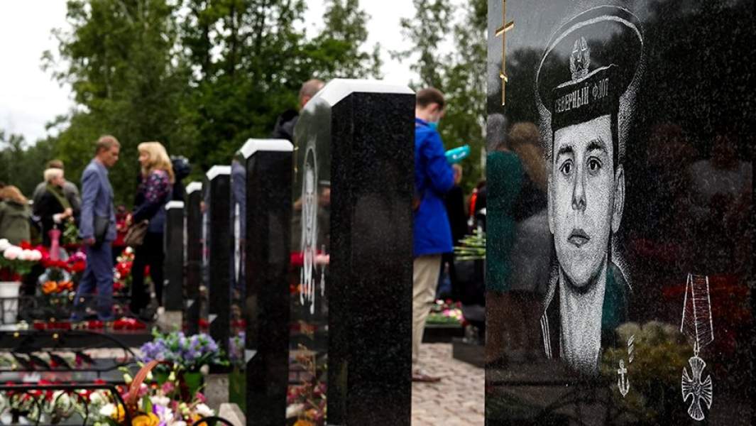 Памятные мероприятия, посвященные 20-й годовщине гибели атомной подводной лодки «Курск», на Серафимовском кладбище в Санкт-Петербурге