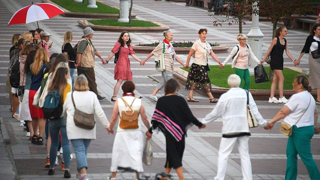 Сторонники оппозиции во время акции протеста на площади Независимости