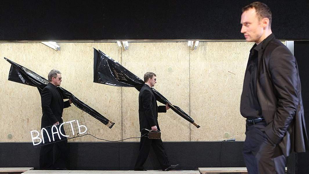 Сцена из спектакля Кирилла Серебренникова «Околоноля»