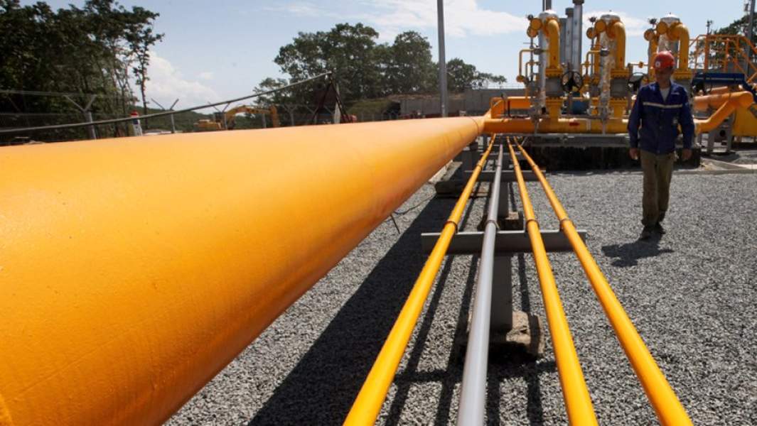 Рабочий на газораспределительной станции