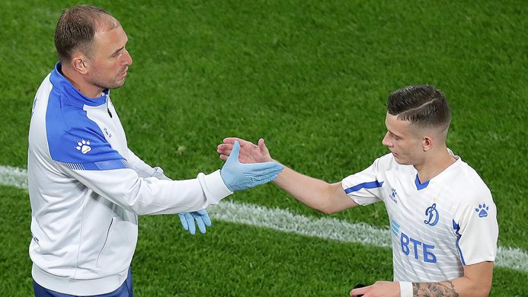 Главный тренер «Динамо» Кирилл Новиков и игрок «Динамо» Себастьян Шиманьски