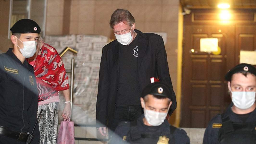 Актер Михаил Ефремов у здания Пресненского суда, где продолжается рассмотрение дела о ДТП со смертельным исходом