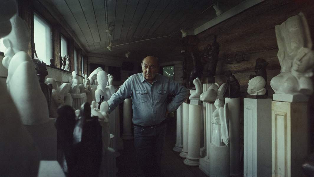 Монументы могут создаваться хоть из пластмассы