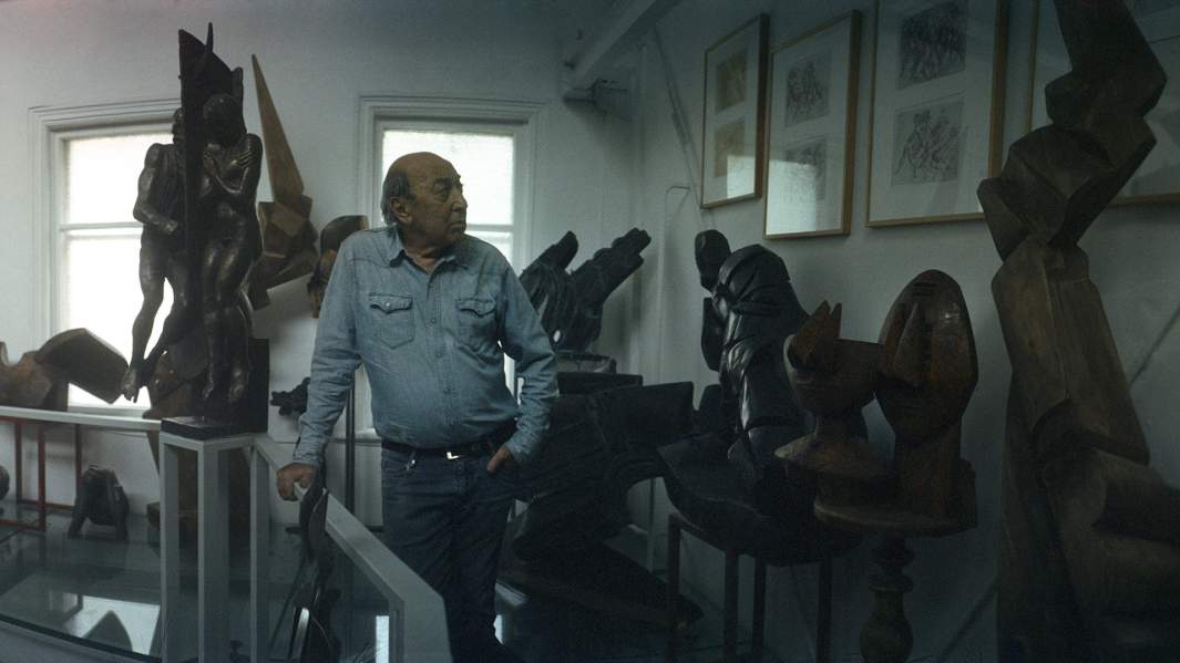 Монументы могут создаваться хоть из пластмассы