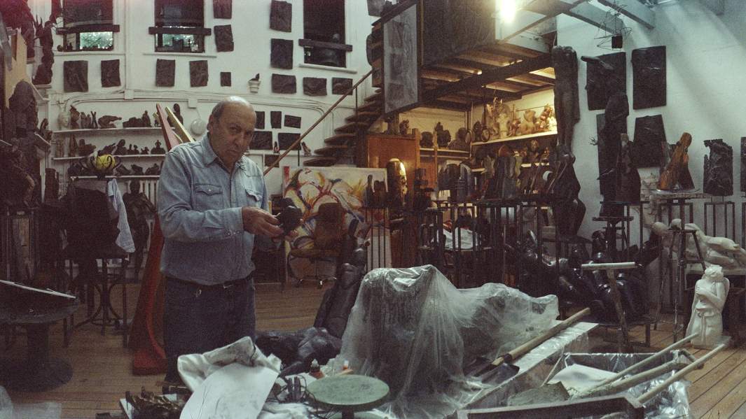 Монументы могут создаваться хоть из пластмассы