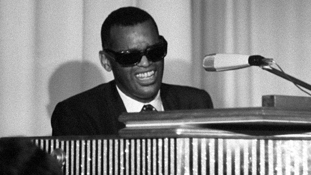 Рэй Чарльз во время концерта в Гамбурге. 1963 год