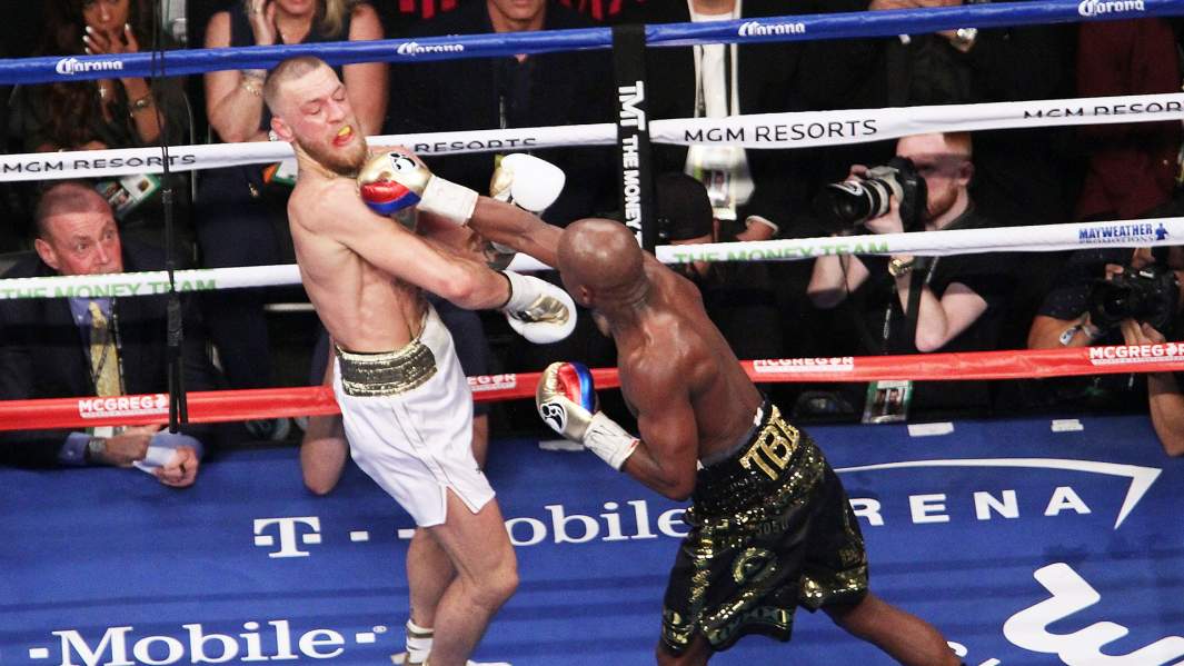 Американский боксёр-профессионал Флойд Мейвезер против чемпиона UFC  Конора Макгрегора 