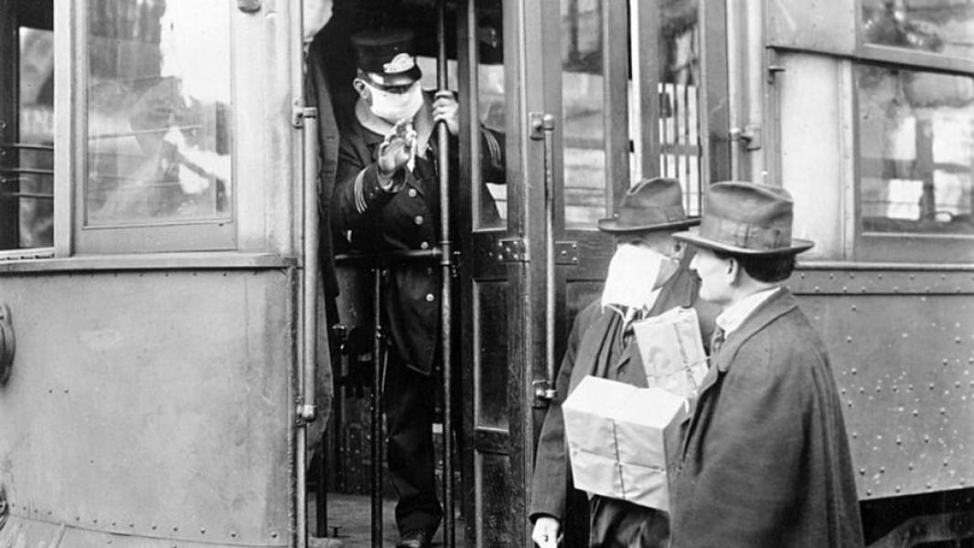 В Сиэтле во время «испанки» пассажиров пускали в трамвай только в защитных масках