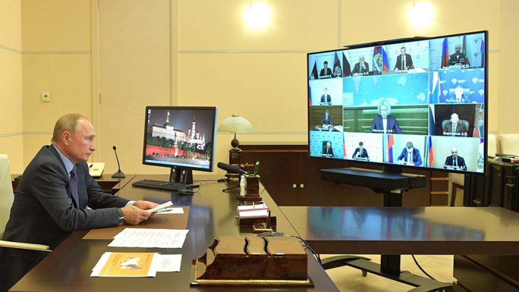 Президент РФ Владимир Путин в режиме видеоконференции проводит совещание о развитии и декриминализации лесного комплекса