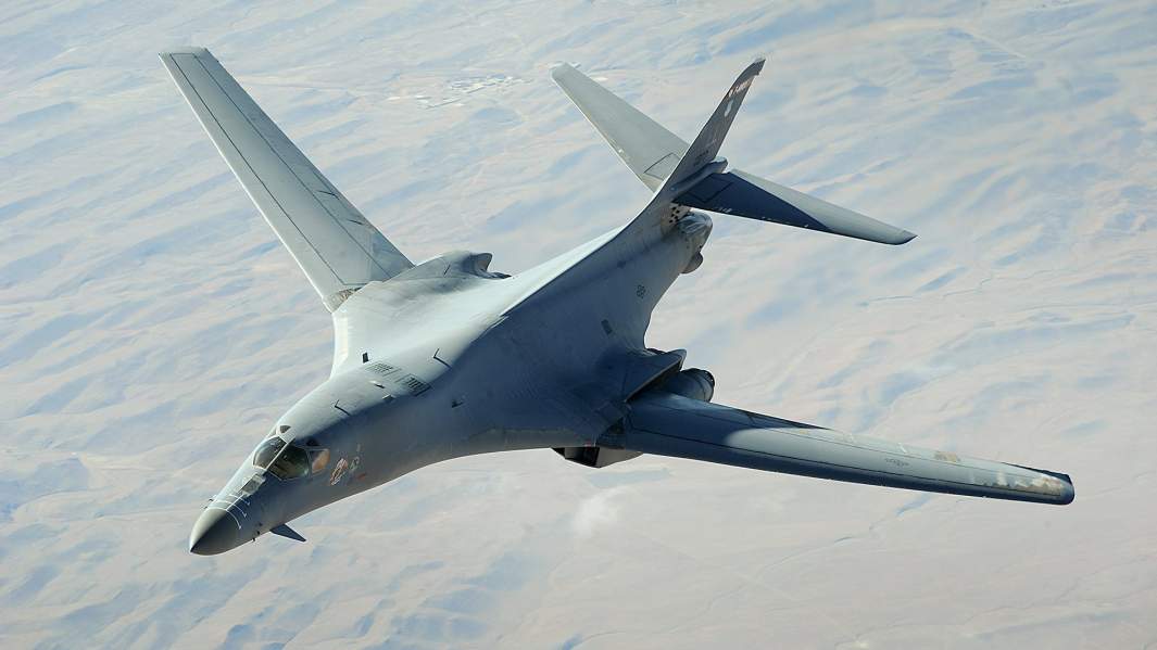 Cверхзвуковой стратегический бомбардировщик США B-1