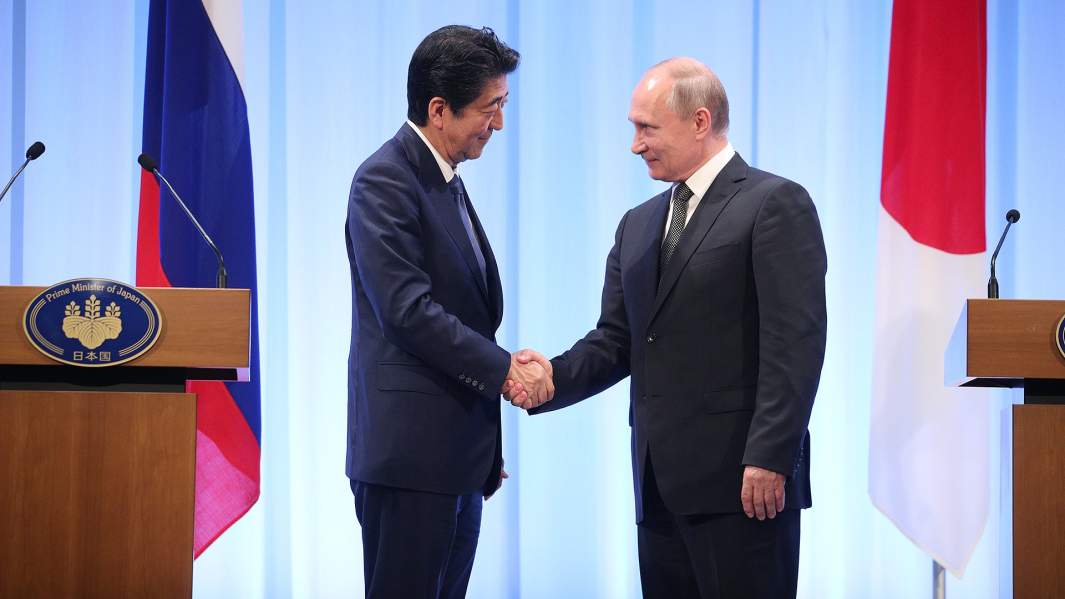 Синдзо Абэ и Владимир Путин