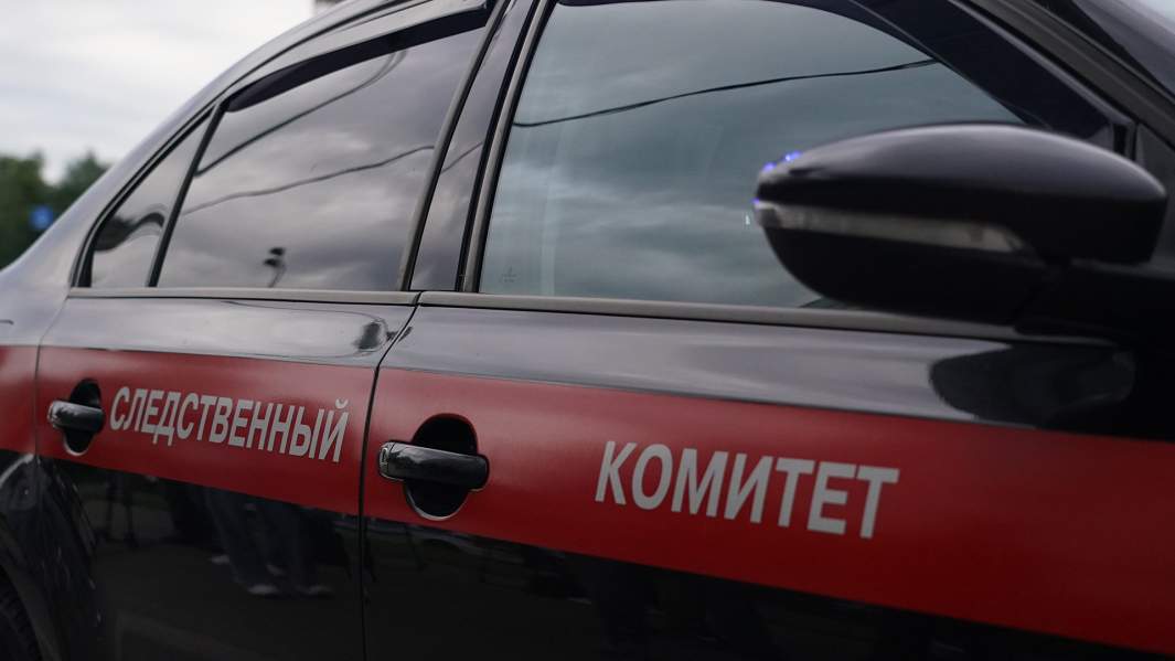 Взрослые забавы: чем опасны игры на детских площадках