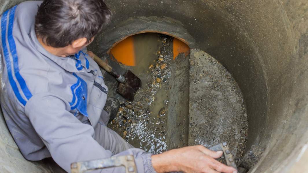 Последний вдох: работники коммунальных служб гибнут в канализации