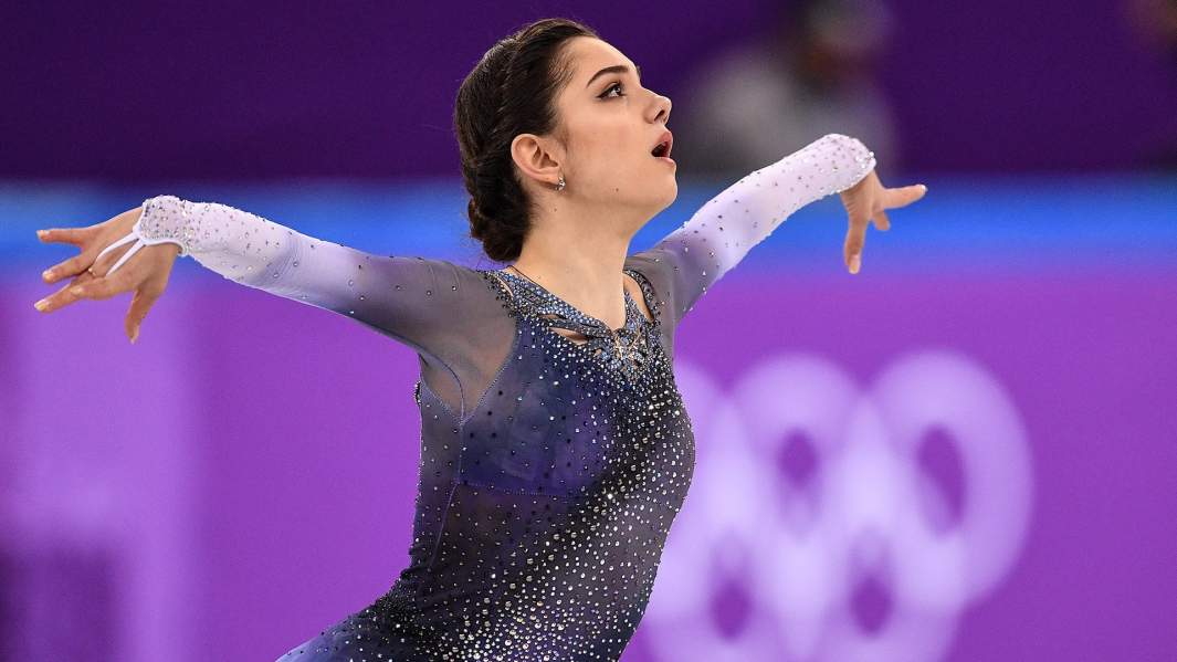 Евгения Медведева выступает в короткой программе женского одиночного катания командных соревнований по фигурному катанию на XXIII зимних Олимпийских играх в Пхенчхане