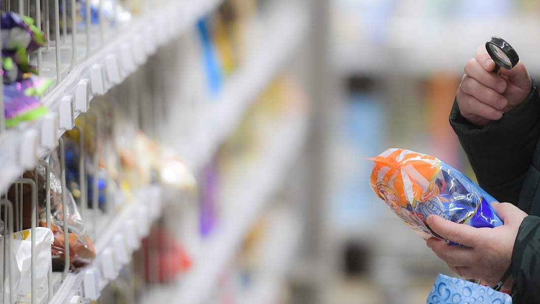 Покупатель в гипермаркете 