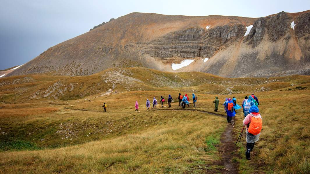 Туристы на Фишт-Оштенском горном массиве на территории Кавказского государственного природного биосферного заповедника имени Х.Г. Шапошникова