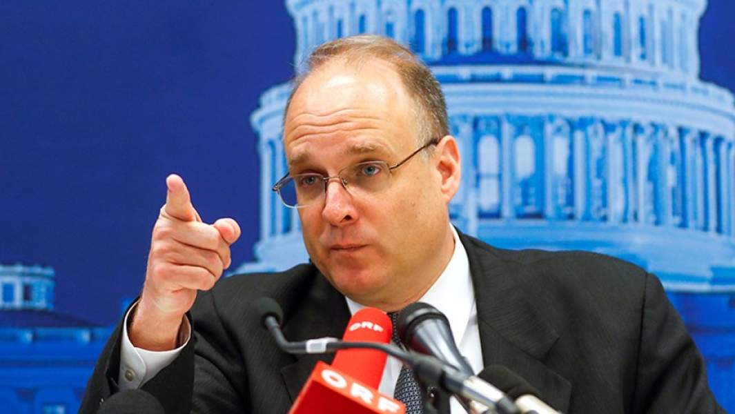 Cпецпосланник президента США по контролю над вооружениями Маршалл Биллингсли во время пресс-конференции в Вене