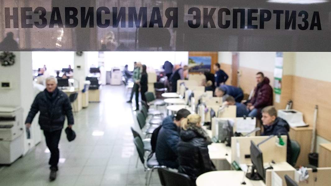 Оформление полисов ОСАГО в одном из офисов страховой компании 