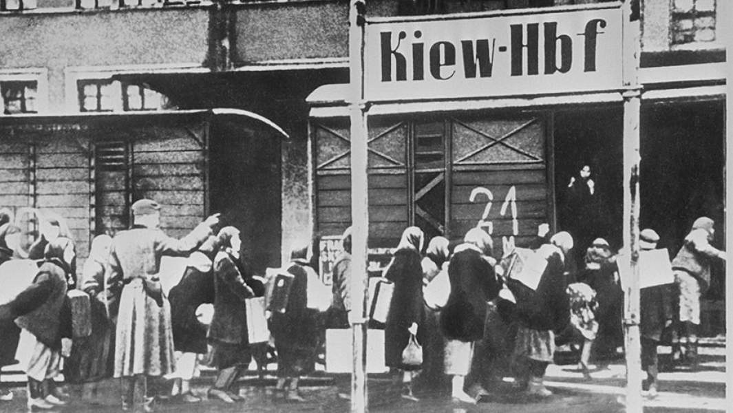  Отправка советских граждан с оккупированных территорий на принудительные работы в Германию