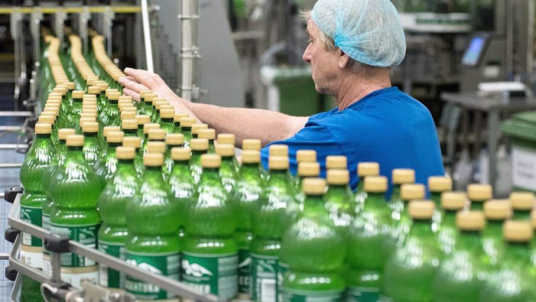 Игра бутылочкой: бизнес предупредил о риске подорожания минералки