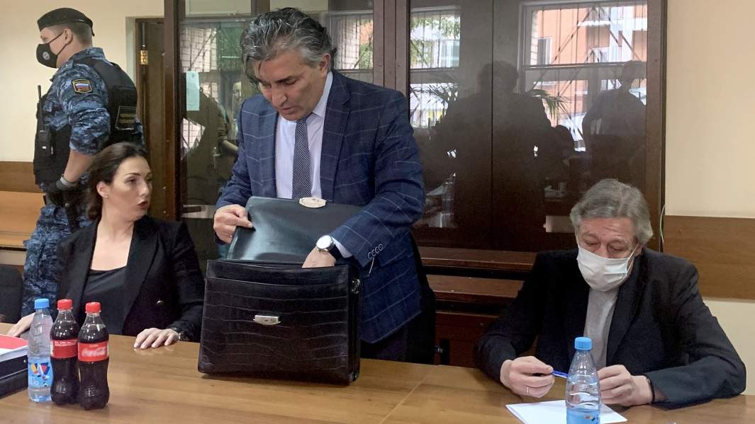 Адвокаты Михаила Ефремова Елизавета Шаргородская, Эльман Пашаев и актер Михаил Ефремов во время рассмотрения дела о ДТП