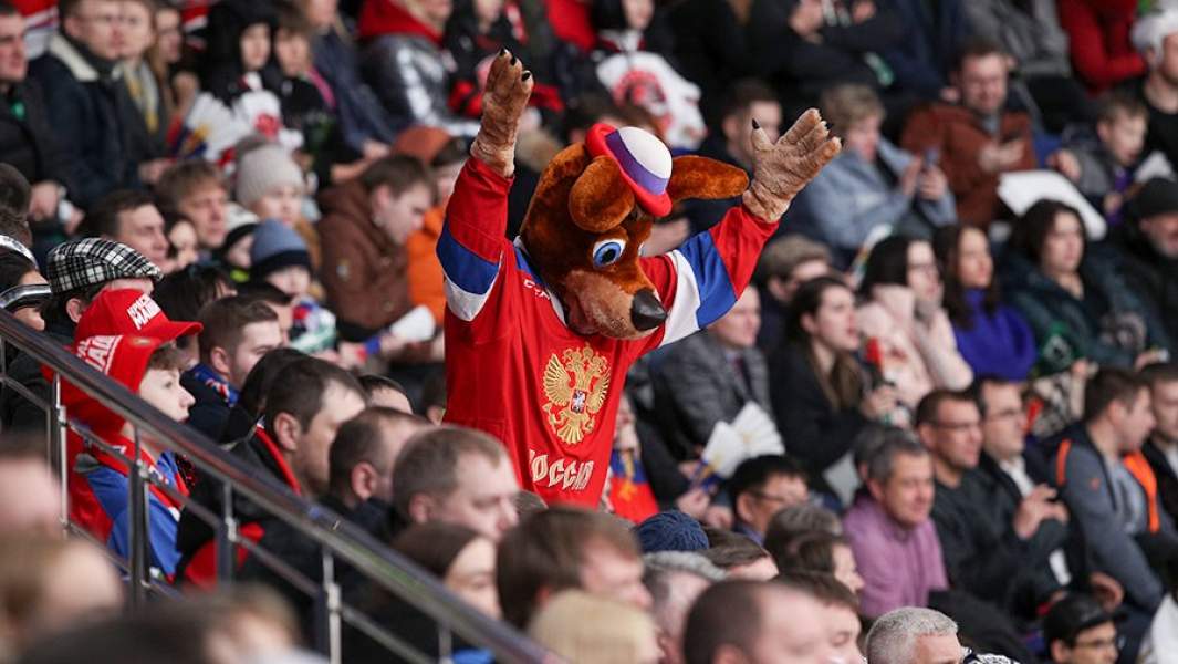 Болельщики на хоккейном турнире «Кубок Первого канала»