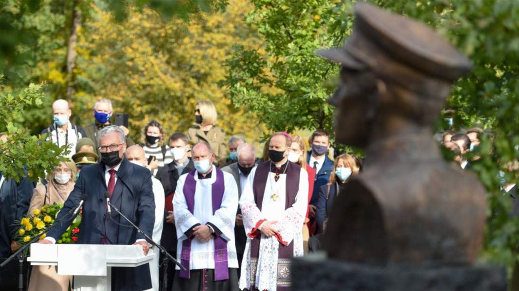 Президент Литвы Гитанас Науседа на открытии памятника Адольфасу Раманаускасу, Вильнюс