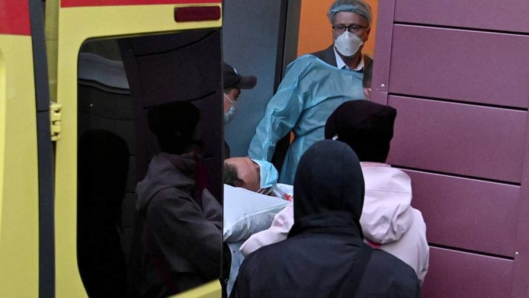 Транспортировка оппозиционера Алексея Навального из больницы Омска 