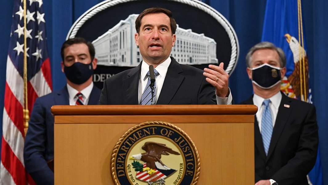 Заместитель генпрокурора США по национальной безопасности Джон Демерс во время пресс-конференции