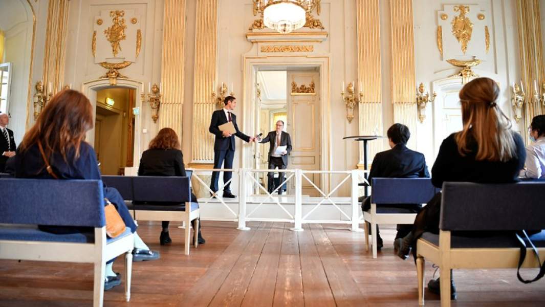 Объявление о присуждении Нобелевской премии по литературе 2020 года в Borshuset в Стокгольме