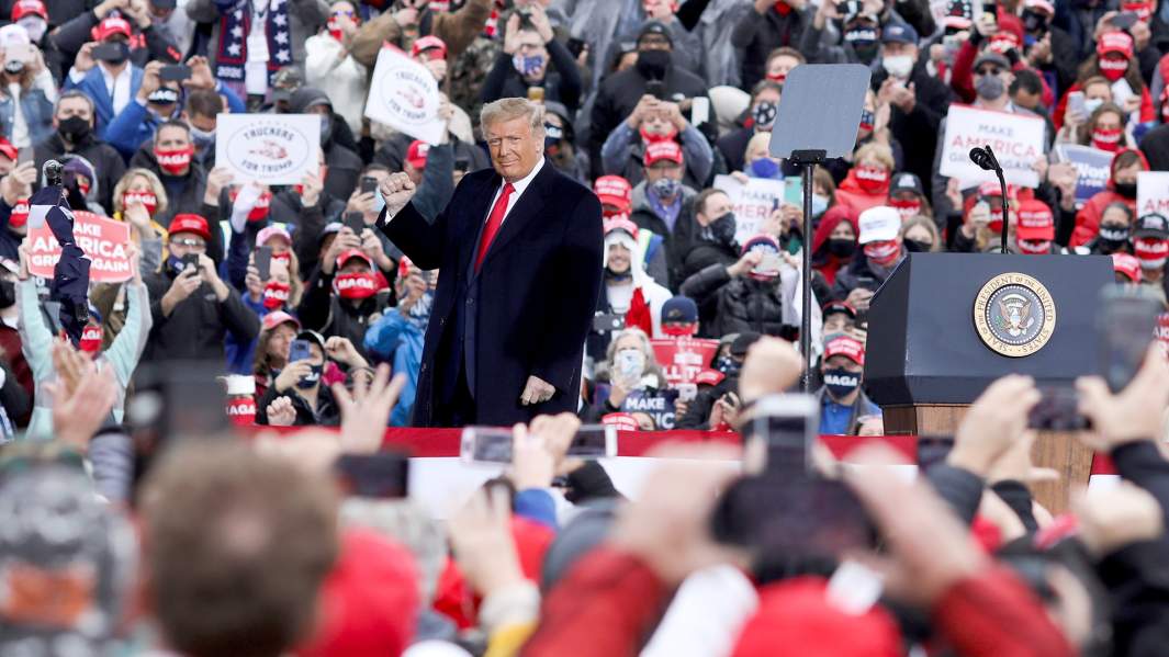 Президент США Дональд Трамп во время предвыборного митинга