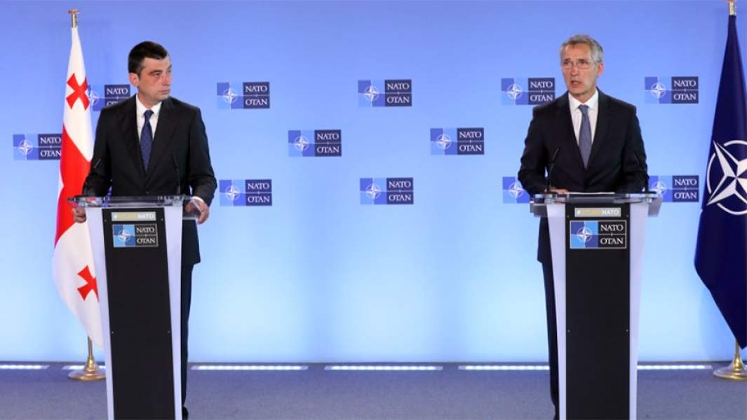 Грузинский премьер-министр Георгий Гахария и генеральный секретарь Североатлантического альянса Йенс Столтенберг на пресс-конференции в Брюсселе. 29 сентября 2020 года